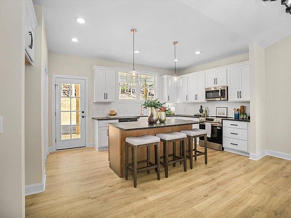 3rd image of 266 Fairfield Ln