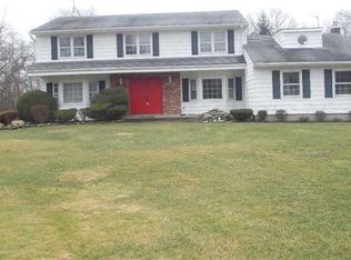 12 Amber Ct, East Islip, NY 11730