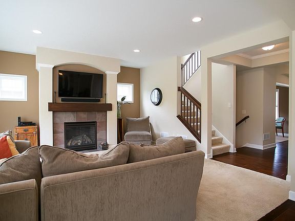 5th image of 1323 Pleasant Lake Dr