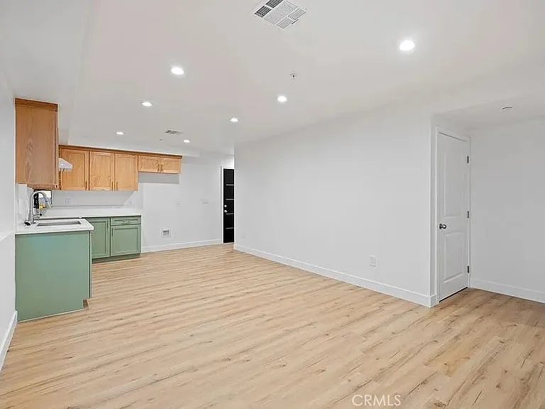 10422 1/2 Graham Ave — Photo 9