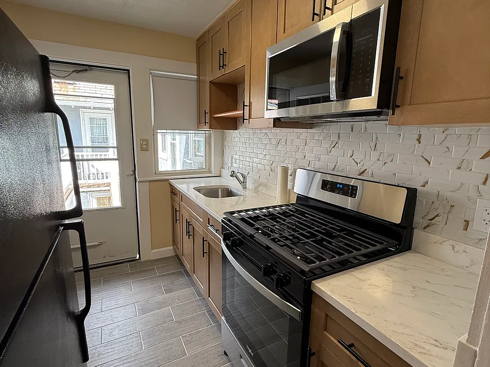 35 Spear St #1R