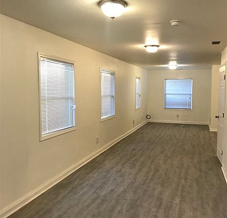 2nd image of 1058 Kenwood Ave