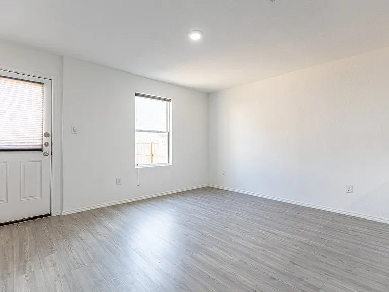 7606 Chancery Gate — Photo 9