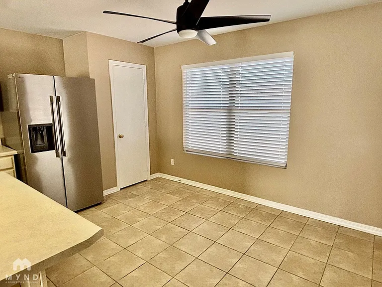 8128 W Mission Ln — Photo 8