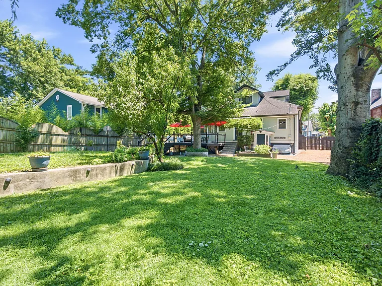 1305 Greenwood Ave — Photo 45