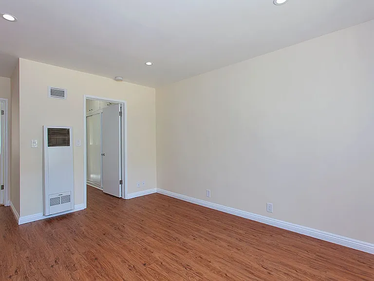 255 S Madison Ave — Photo 4