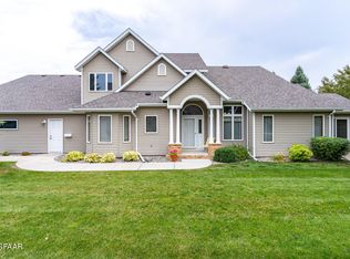 825 Orchard Cir, Grand Forks, ND 58201