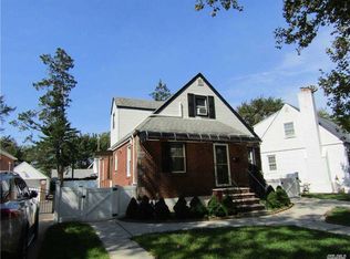 33 Pearl St, New Hyde Park, NY 11040