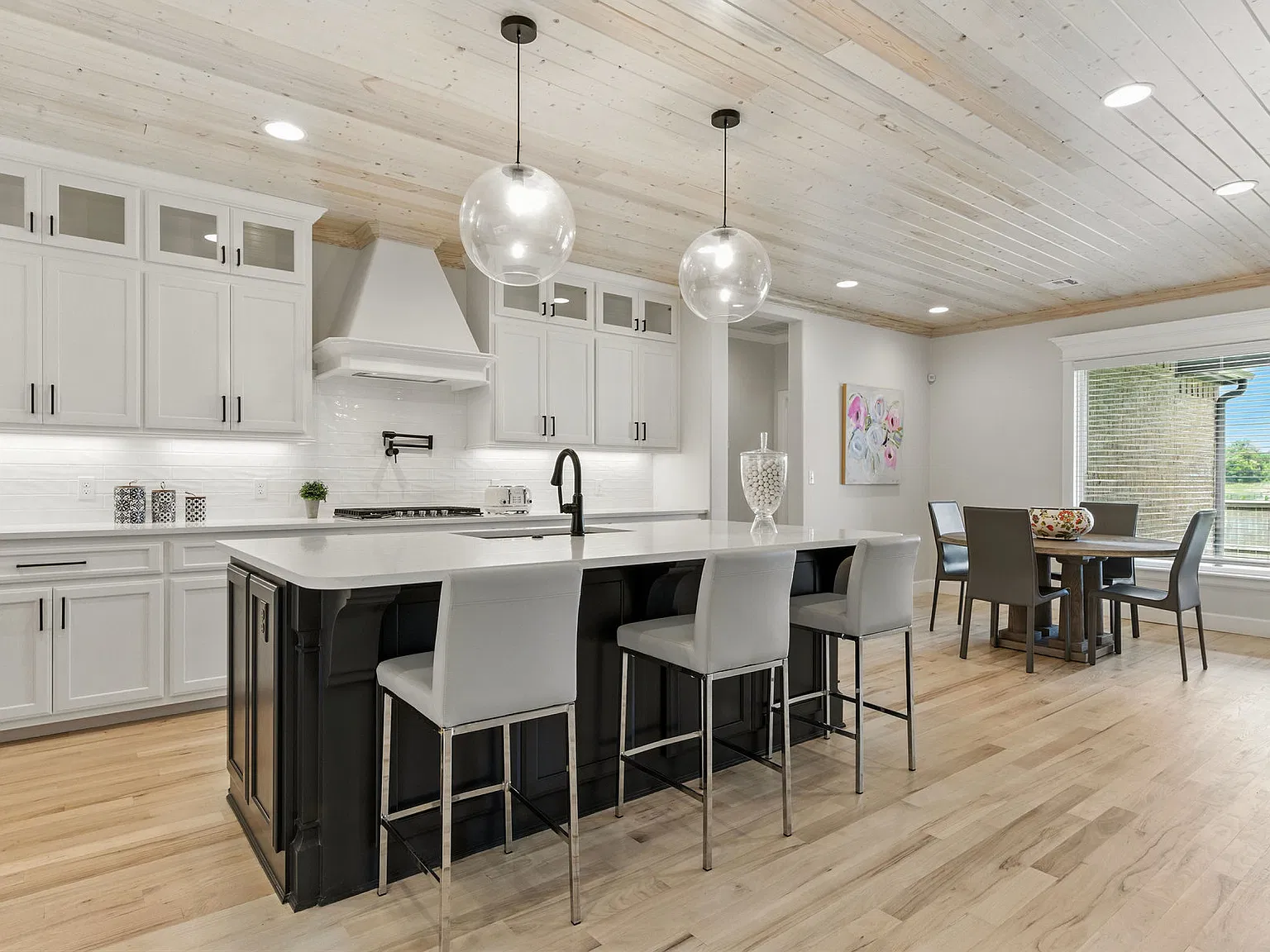 5 bed, 3.5 bath, 3677 sqft, $3,450 — Photo 4