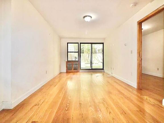 3rd image of 319 W 101st St APT 1R