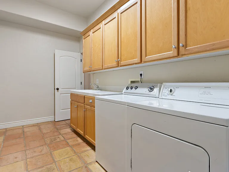 6362 Broadway Ter — Photo 6
