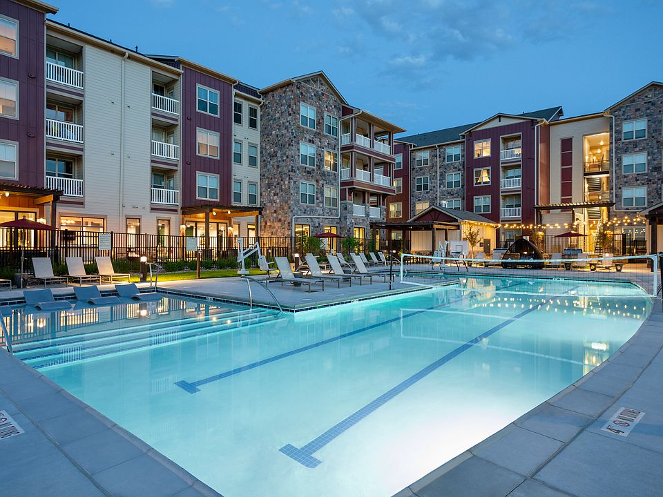 Experience esort-style living, right outside your door.