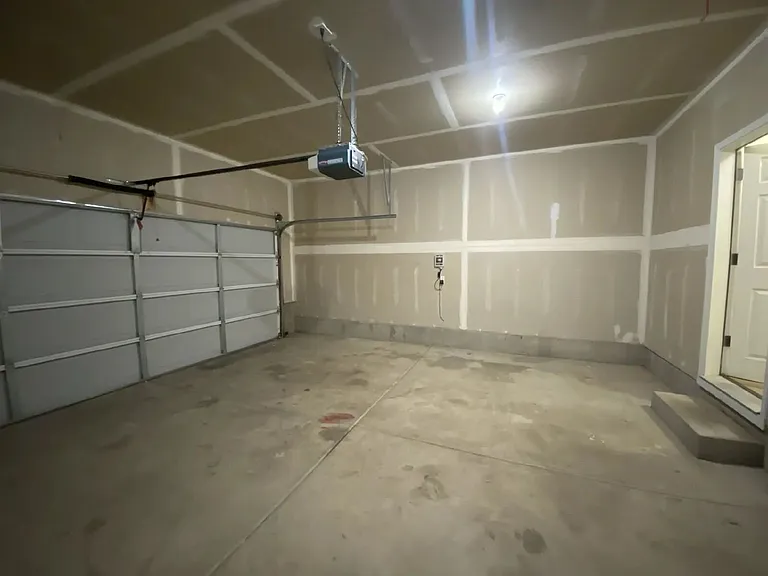 660 Callahan Dr — Photo 29