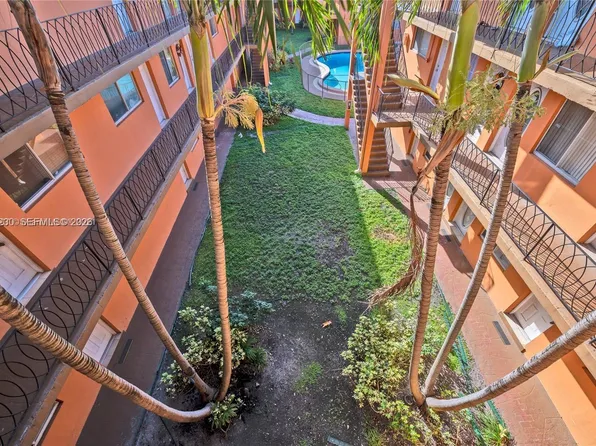 2330 NW 11th St APT 9, Miami, FL 33125