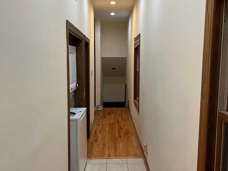 1126 W Roscoe St — Photo 34