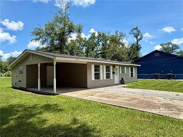 3 bed, 1.0 bath, 976 sqft, $1,350 — Photo 4