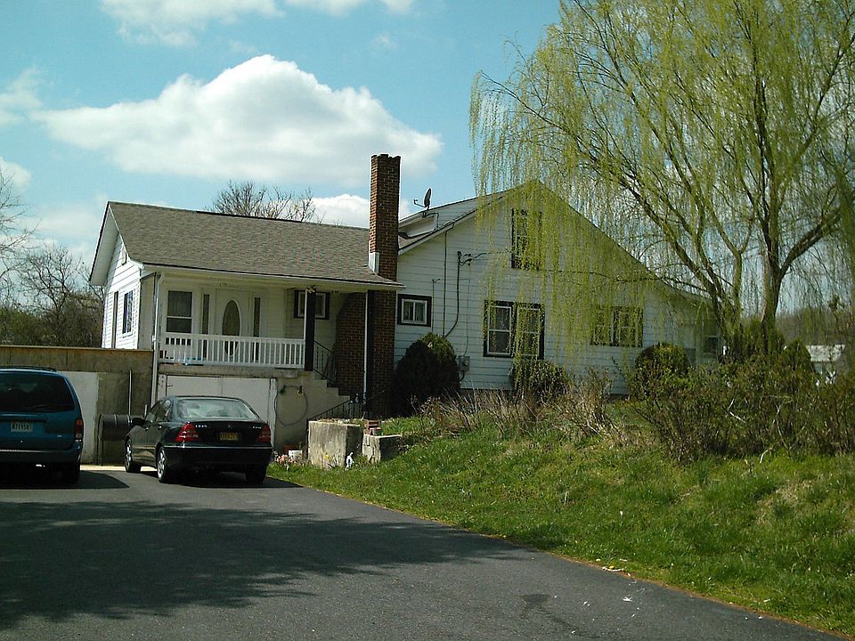 Modest 3BR 2 Ba with fireplace