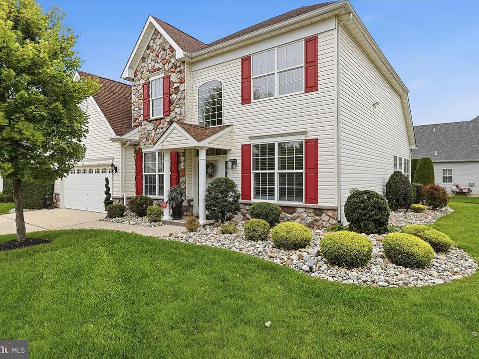 904 Sweet Briar Cir