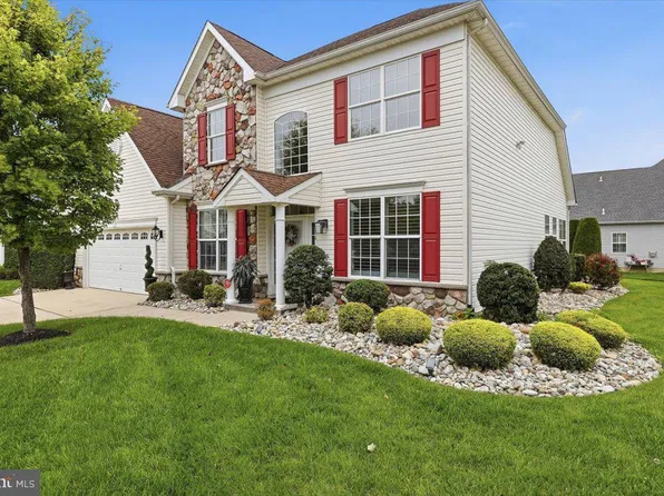 904 Sweet Briar Cir, Deptford, NJ 08096