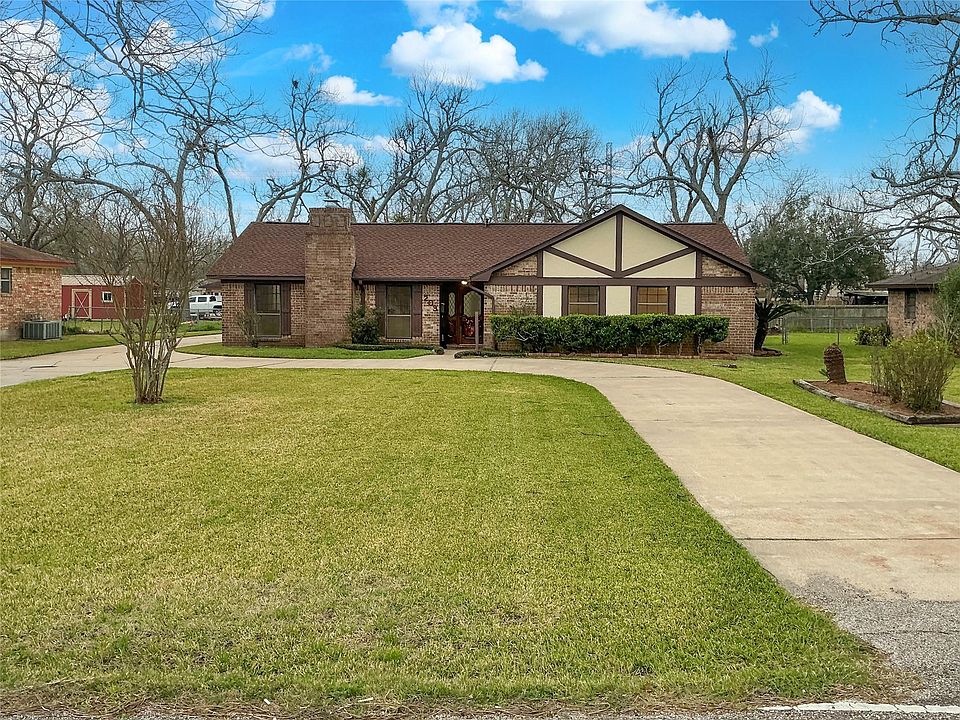 1st image of 203 Old Angleton Rd