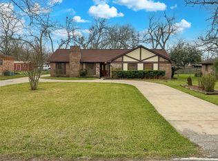 203 Old Angleton Rd, Lake Jackson, TX 77566