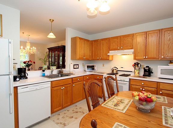 3rd image of 244 Maple Brook Ct