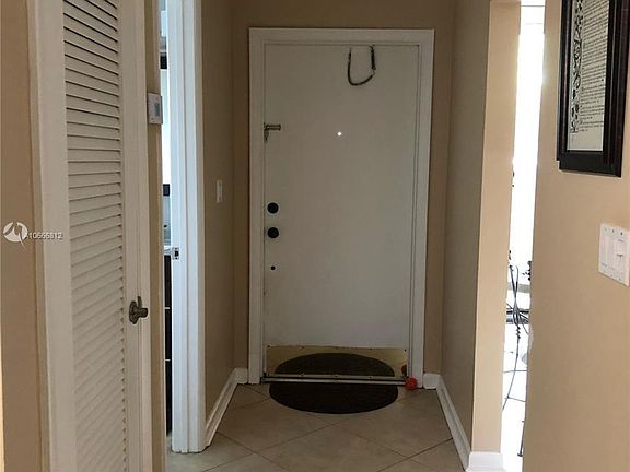 3rd image of 1375 Hampton Blvd