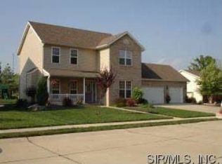 7 Creekside Dr, Trenton, IL 62293
