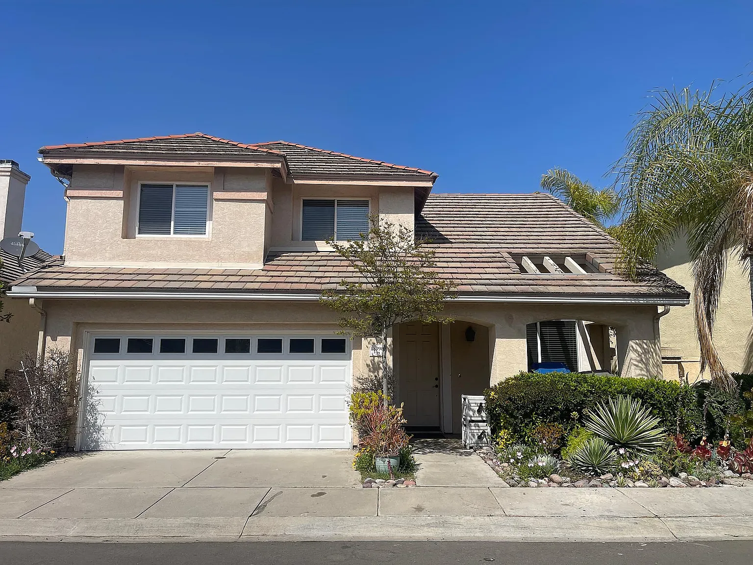 4 bed, 1912 sqft, $4,900 — Photo 2