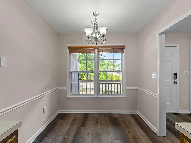 102 Shady Spring Pl — Photo 6