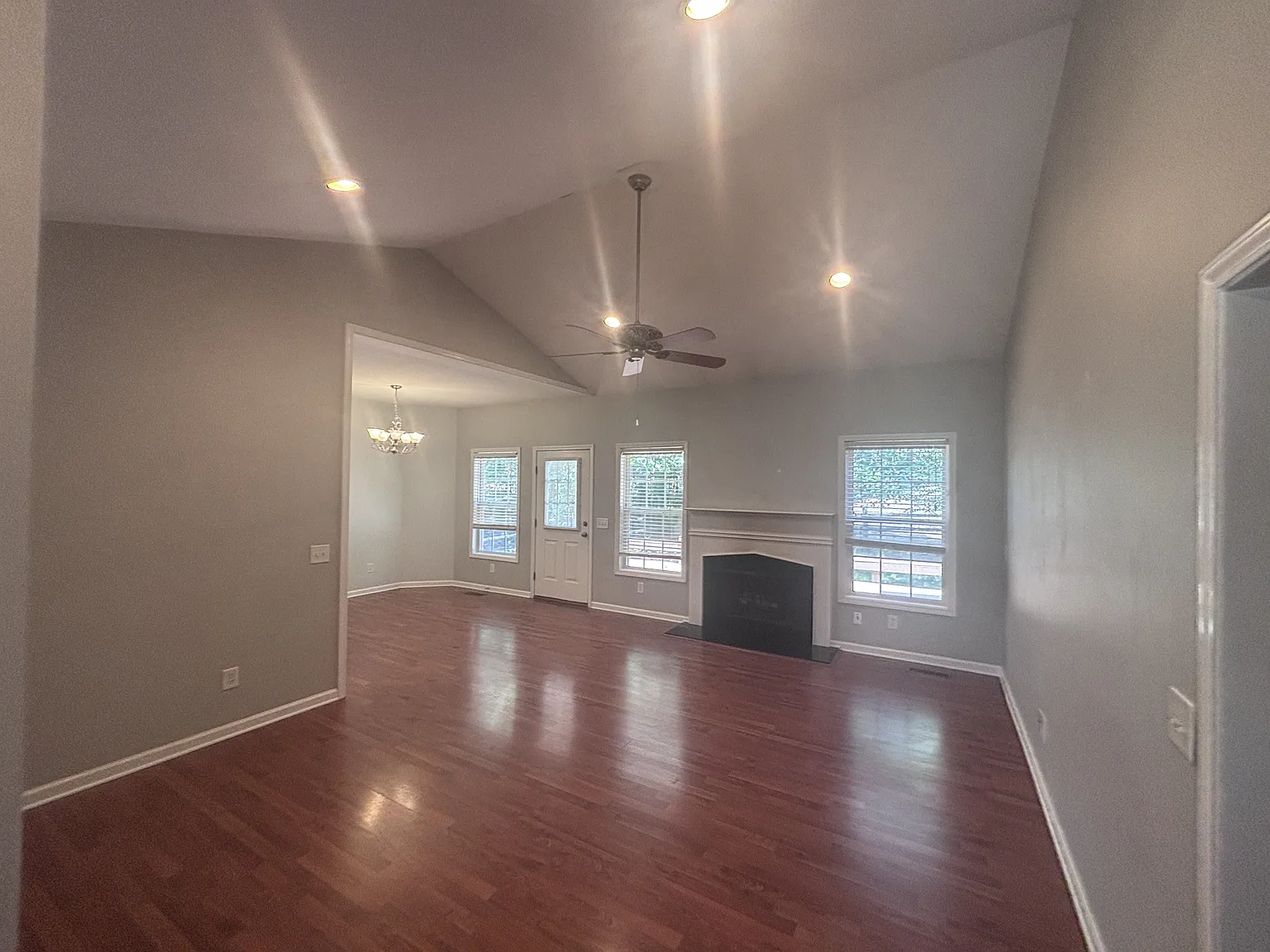 100 Kingswood - 1 — Photo 2
