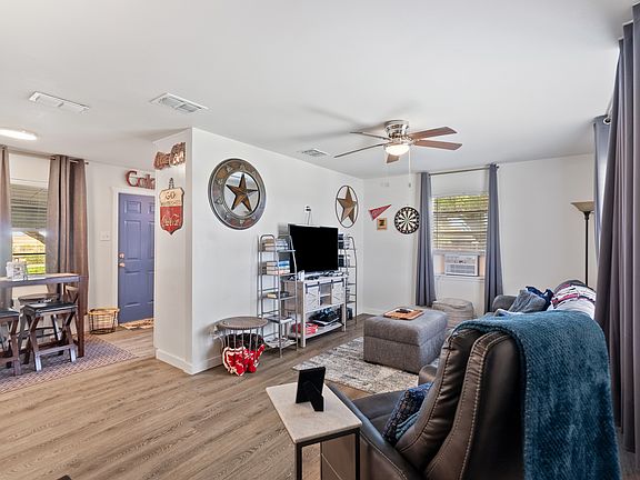 2nd image of 1206 Fannin St