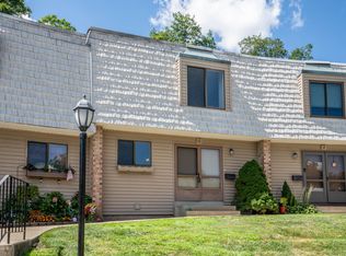 10 Redwood Ct #10, Cromwell, CT 06416