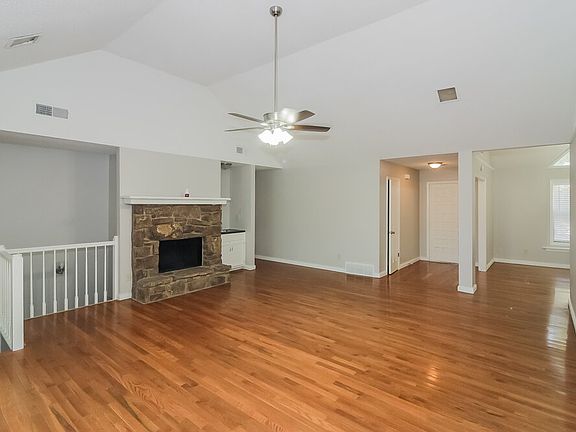 4th image of 2224 Burlingate Dr