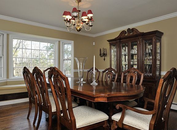 3rd image of 15 Gregory Ln