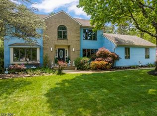 9 Southfork Dr, Jackson, NJ