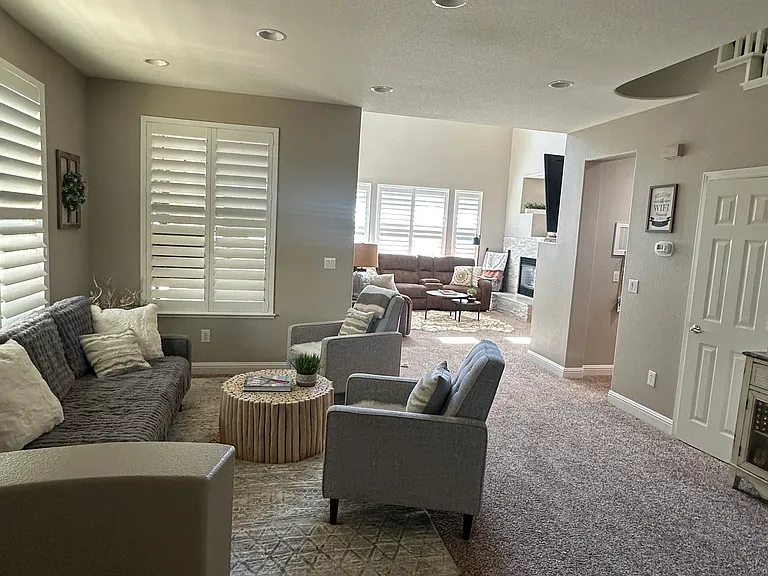1075 Gamay Dr — Photo 5