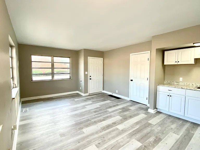 9 Linwood Ave #4 — Photo 5