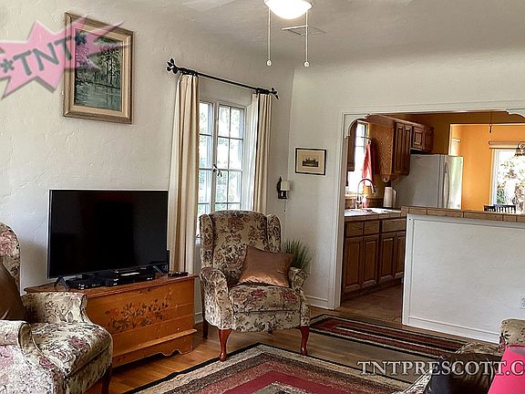 5th image of 818 Country Club Dr