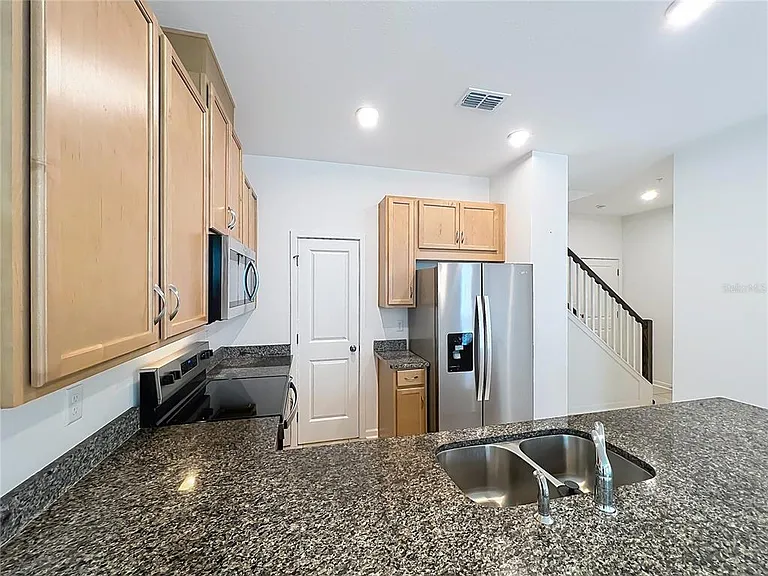 9848 Walkway Dr — Photo 8