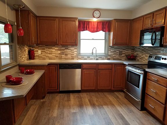 2nd image of 1023 Buckland Ave