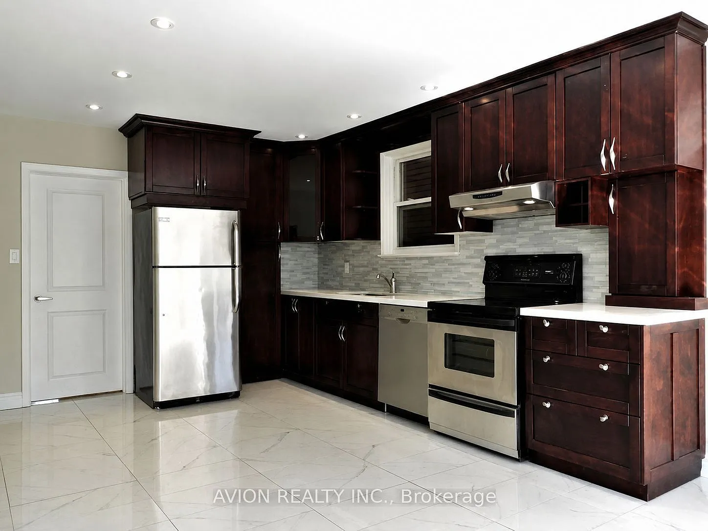 3 bed, $2,699 — Photo 2