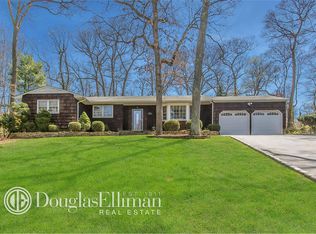 17 Sandpiper Ct, Smithtown, NY 11787