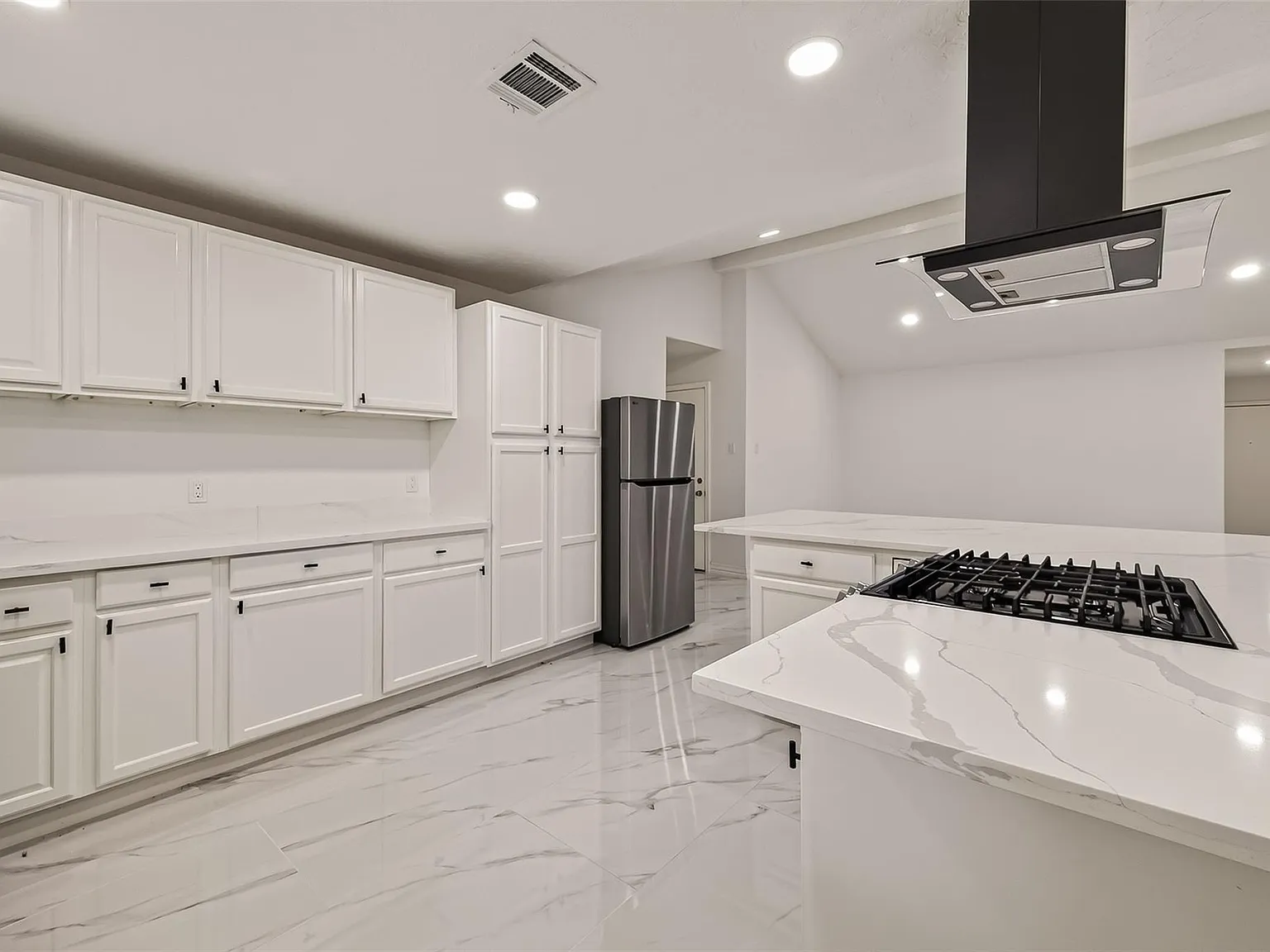 4 bed, 3.0 bath, 1837 sqft, $2,650 — Photo 2