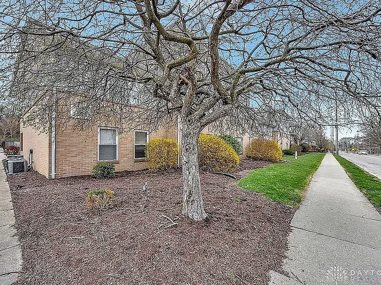 978 Irving Ave #16 — Photo 19
