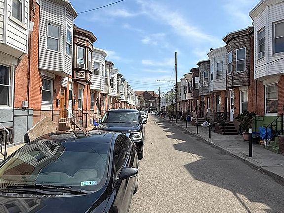 2nd image of 2249 Cantrell St