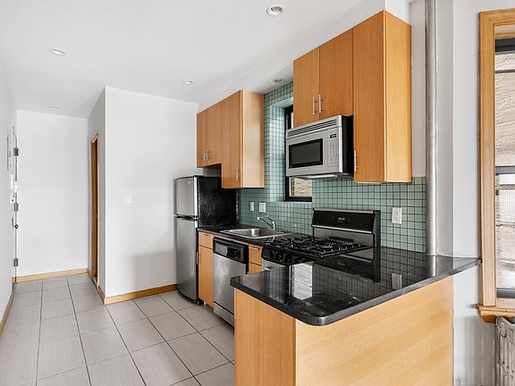 5th image of 137 Rivington St APT 11