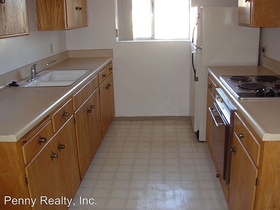 2nd image of 4714 Jewell St