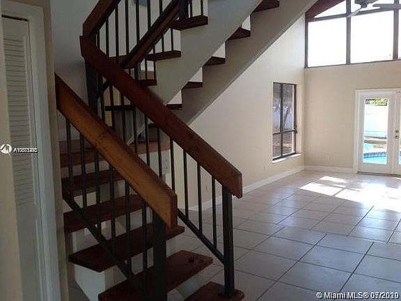 5th image of 731 Bluebird Ln Unit 731