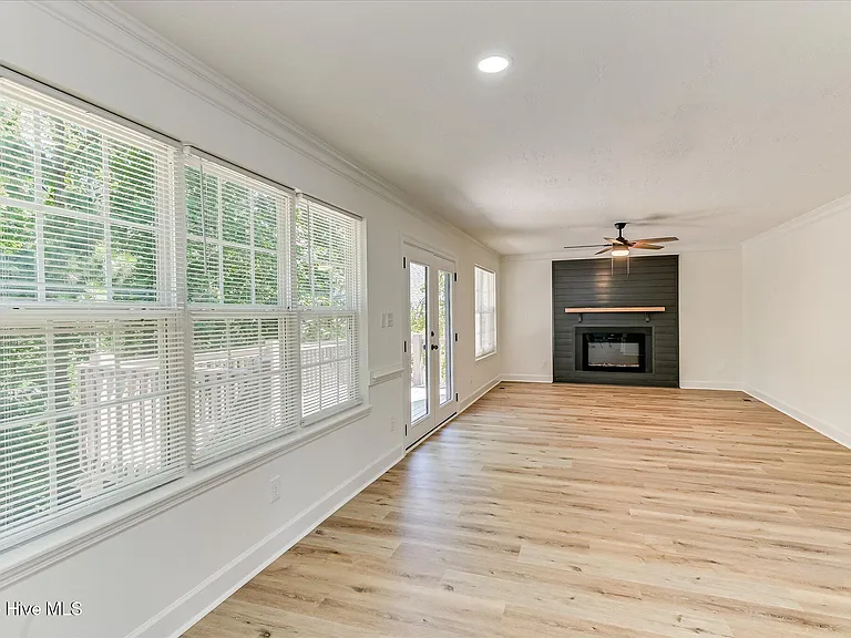 4688 Perry Mill Cir — Photo 11